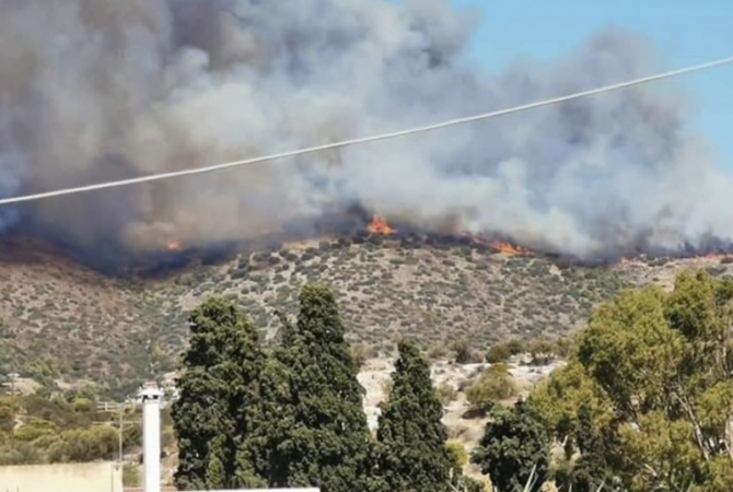 Κερατέα: Μεγάλη φωτιά σε εξέλιξη – Μήνυμα εκκένωσης για τέσσερις οικισμούς