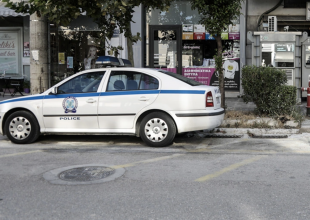 «Ροντέο» σε μπαρ στο Περιστέρι: Πυροβολισμοί του ιδιοκτήτη και τρεις τραυματισμοί σε επεισόδιο για μια σερβιτόρα