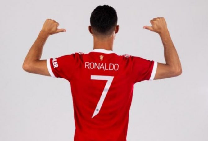 «Έσπασε» όλα τα ρεκόρ ο Κριστιάνο, πουλήθηκαν 406,250 φανέλες του σε 12 ώρες!