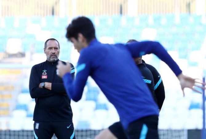 Έκπληξη Φαν’τ Σχιπ κι ενδεκάδα με Δουβίκα! Έκπληξη Φαν’τ Σχιπ κι ενδεκάδα με Δουβίκα!