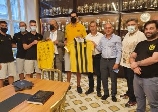 Η Βασίλισσα επισκέφτηκε το Πέρα Κλουμπ (pics)