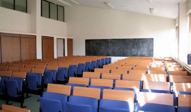 Καθηγητής Μικροβιολογίας: Όποιος φοιτητής δεν έχει εμβολιαστεί, να μην επιλέξει το μάθημά μου