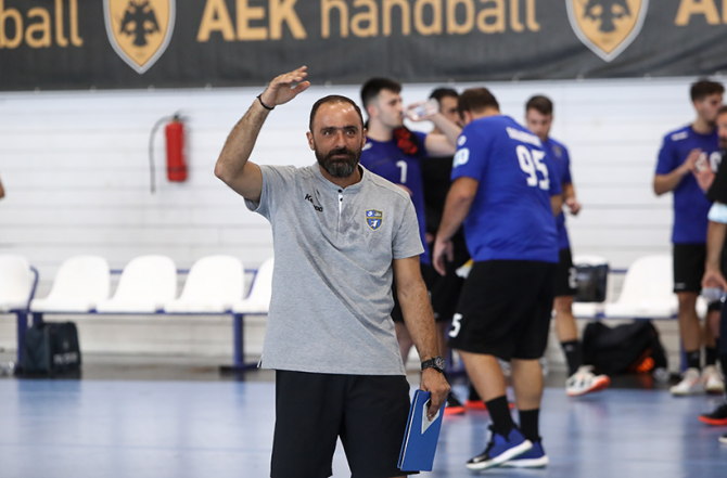 Ο κόσμος της ΑΕΚ αποθέωσε τον Μπακαούκα (ΦΩΤΟ)