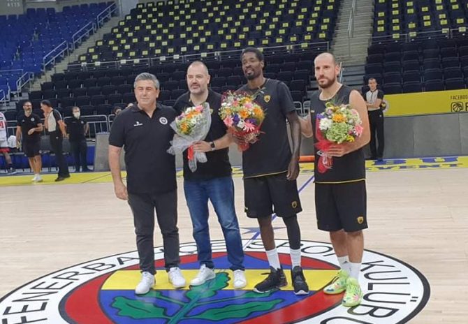 Βράβευσε Δέδα, Μάνι Χάρις και Κολόμ η Μπαχτσεσεχίρ (ΦΩΤΟ)