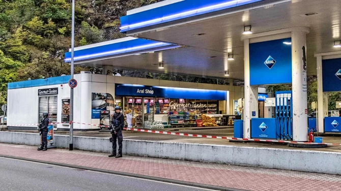 Γερμανία: Εν ψυχρώ δολοφονία σε βενζινάδικο – Αρνητής της μάσκας σκότωσε υπάλληλο που του ζήτησε να την φορέσει