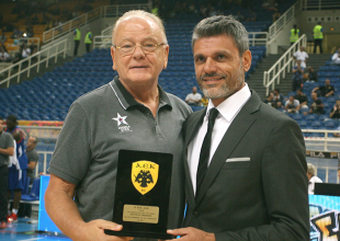 Όταν η Βασίλισσα βράβευσε τον Ίβκοβιτς (ΦΩΤΟ)