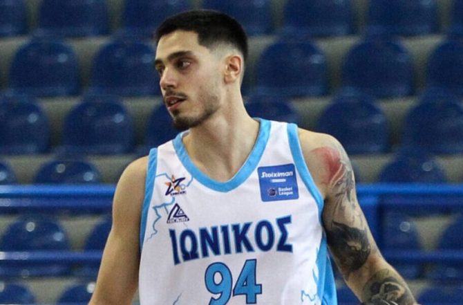 Περιμένει τον Κόνιαρη η ΑΕΚ