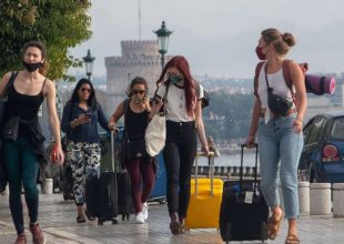 Κορωνοϊός: Ανασχηματισμός των λοιμωξιολόγων και καμία ένδειξη γενικευμένου lockdown