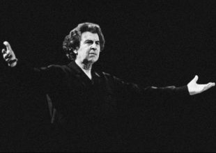 Μίκη Θεοδωράκης: Σε λαϊκό προσκύνημα στη Μητρόπολη μέχρι την Τετάρτη – Την Πέμπτη στον Γαλατά Χανίων η κηδεία