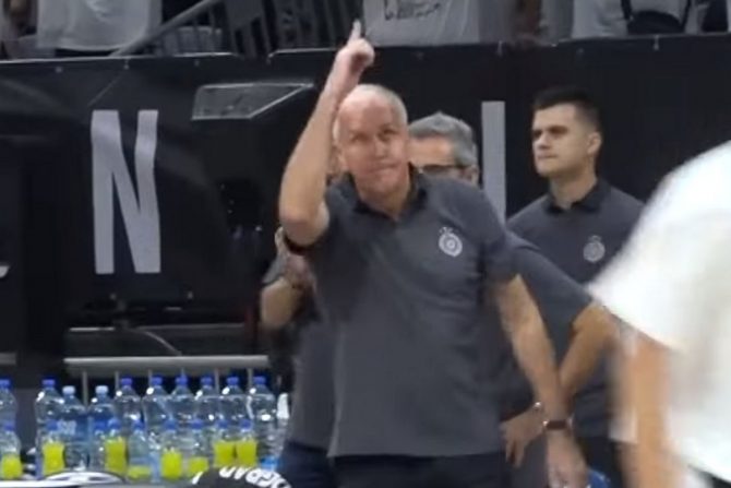 Ο Ομπράντοβιτς έδειξε τον ουρανό για τον Ντούσαν Ίβκοβιτς στο φιλικό της Παρτίζαν με την Εφές