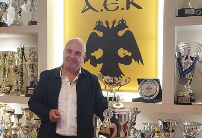 Στην τροπαιοθήκη της Μάνας ΑΕΚ το τρόπαιο του πρωταθλήματος Ξιφασκίας