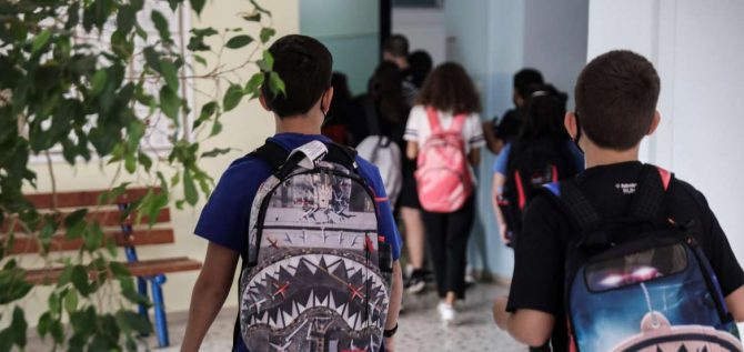 Σχολεία – Κορωνοϊός: Αυξάνονται οι εμβολιασμοί στα παιδιά – Γιατί δεν θα κλείνουν τμήματα με λίγα κρούσματα