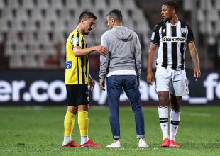 Σιμόες στα αποδυτήρια: «Πρωταθλητές ή losers;»