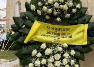 ΑΕΚ: Έστειλε στεφάνι στην κηδεία του Μίκη Θεοδωράκη