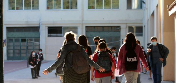Θεοδωρικάκος σε ΕΛ.ΑΣ.: Τέλος στις προσαγωγές εκπαιδευτικών που μηνύονται από αρνητές του εμβολίου