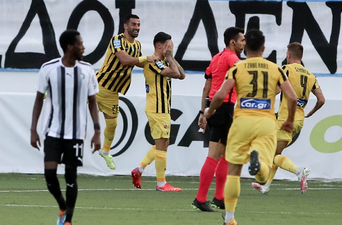 Να συνεχίσει να μην… τους βλέπει