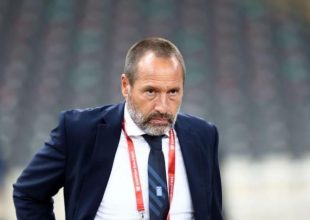 Δημητρίου: «Δεν υπάρχει θέμα προπονητή, συνεχίζουμε με Φαν’τ Σιπ»