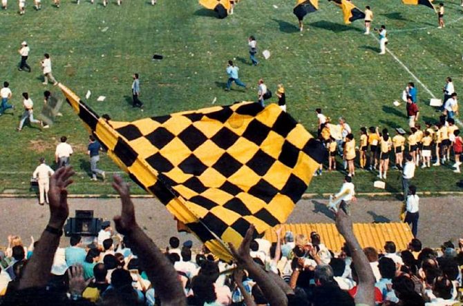 Η εμβληματική σημαία της φιέστα του 1989 στο Μουσείο της ΑΕΚ (ΦΩΤΟ)