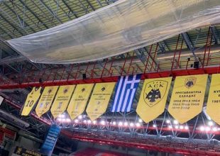 Μουσαμάδες στην οροφή του γηπέδου στα Άνω Λιόσια (ΦΩΤΟ)