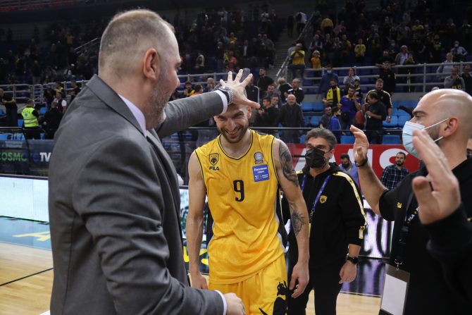 Αποθέωση για Πετρόπουλο (pics)