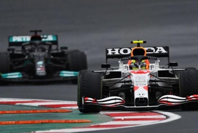 Έξαλλοι στην Red Bull με τον Χάμιλτον