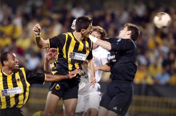 Κι’ άλλη δωρεά από φίλο της ΑΕΚ – Στο Μουσείο η φανέλα του Μαλαδένη απ’ το ματς με την Ρεάλ (ΦΩΤΟ)