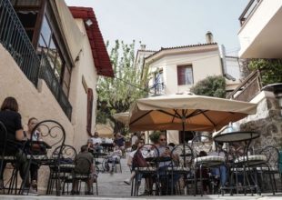 Νέα μέτρα: Τι αλλάζει από σήμερα – Επιστροφή σε κανονικότητα για εμβολιασμένους
