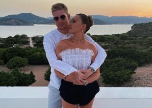 Ντε Μπρόινε για τη σύζυγό του: “Γνωριστήκαμε από ένα tweet, της έστειλε μήνυμα από το κινητό μου ο φίλος μου”