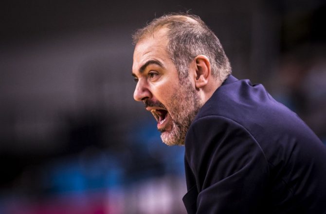 Παραμένει στο τιμόνι της Βασίλισσας ο Δέδας