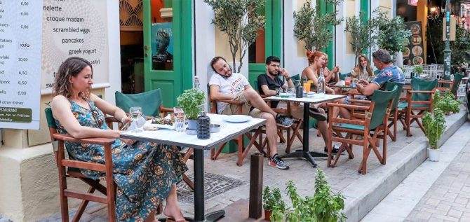 Προς κατάργηση τα μίνι lockdown – Περισσότερες ελευθερίες για εμβολιασμένους παντού