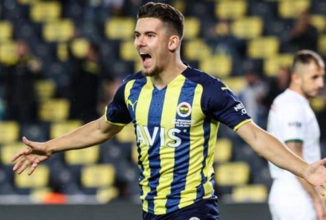 Fotospor: «Ολυμπιακός και Νότιγχαμ θέλουν τον αριστερό μπακ-χαφ της Φενέρ» Fotospor: «Ολυμπιακός και Νότιγχαμ θέλουν τον αριστερό μπακ-χαφ της Φενέρ»