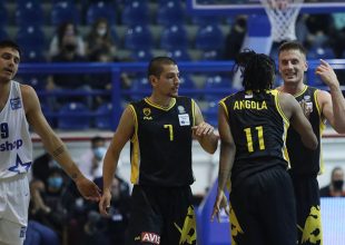 Φλιώνης: «Κρατάμε τη νίκη σήμερα και πρέπει να βελτιωθούμε στην επίθεση»