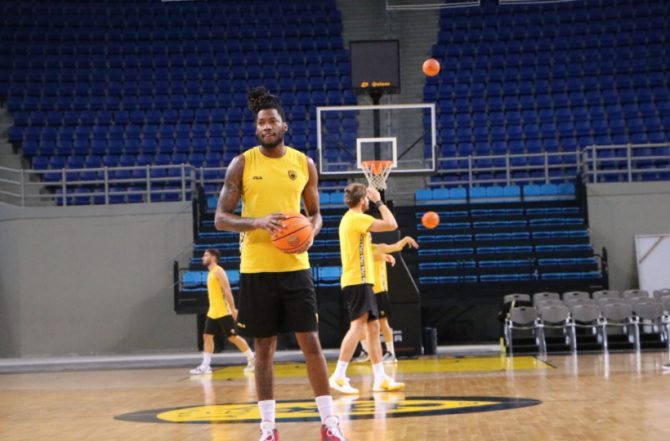 Κυκλοφόρησε η Βασίλισσα τα εισιτήρια για το πρώτο ιστορικό ματς στα Λιόσια με την Λάρισα