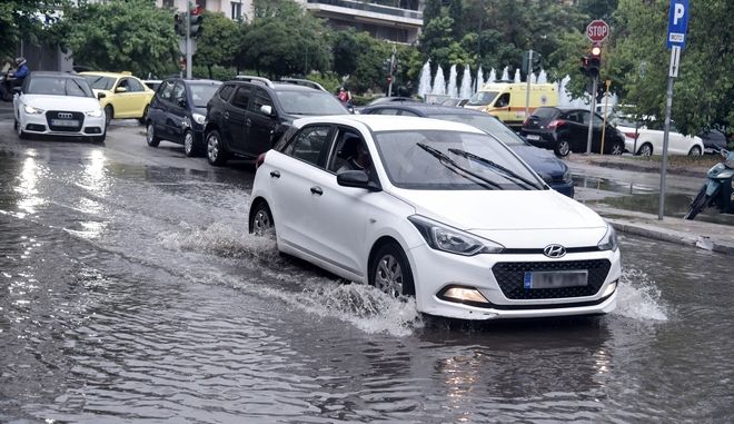 Ο «Μπάλλος» κλείνει όλα τα σχολεία της Αττικής την Παρασκευή