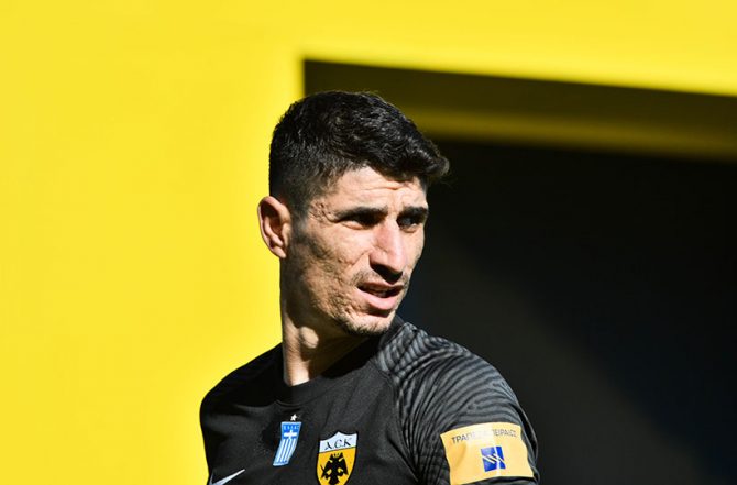 Μάνταλος σε Σιμόες: «Αρχηγός της ομάδας για σήμερα είσαι εσύ»