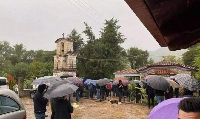 Θρήνος στην κηδεία του Νίκου Τσουμάνη