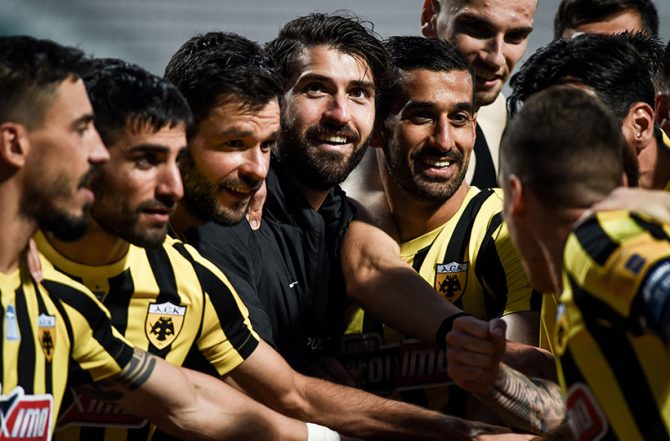 Δίπλα στον κόσμο πανηγύρισαν οι παίκτες της ΑΕΚ (ΦΩΤΟ)