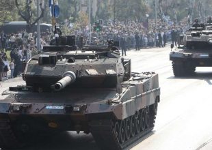 Κορωνοϊός: Ασφυξία στις ΜΕΘ από ανεμβολίαστους – Νέο «καμπανάκι» για τις παρελάσεις στις 28 Οκτωβρίου