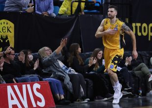 Και με μισό πόντο…