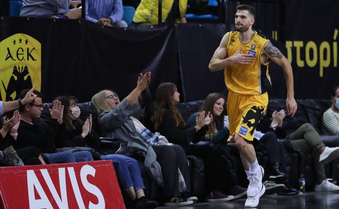Πετρόπουλος: «Έκλαιγα όταν πήγα στην ΑΕΚ – Είχα τρέλα με αυτή την ομάδα!»