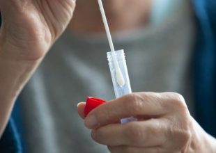 ΣτΕ: Υποχρεωτικό το self test και rapid test για εκπαιδευτικούς και μαθητές