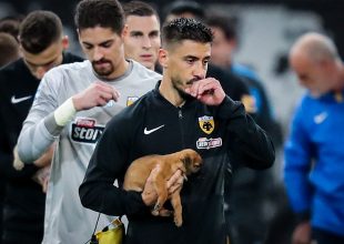 Σιμόες-Γαλανόπουλος έκαναν αίτημα να υιοθετήσουν τα κουταβάκια – Το ευχαριστώ της ΑΕΚ στον κόσμο