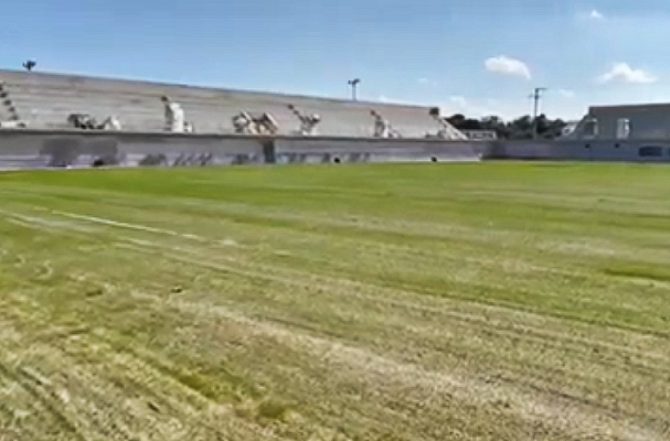 Σπάτα: «Στρώθηκε» ο αγωνιστικός χώρος – Τοποθετήθηκαν τα μπούθ (ΦΩΤΟ-VIDEO)