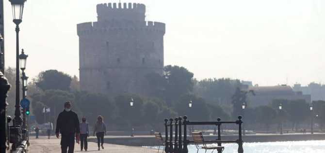 Θεσσαλονίκη: Ερημοι δρόμοι στην πόλη μετά το lockdown – «Ασφυξία» στις ΜΕΘ