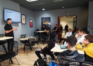 Συνάντηση γνωριμίας με τον Βερουδάκη είχαν οι παίκτες της AEK BC Academy (pics)