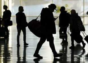 Μετάλλαξη Όμικρον – ΥΠΑ: Πώς θα εισέρχονται στην Ελλάδα ταξιδιώτες από τη Ν. Αφρική