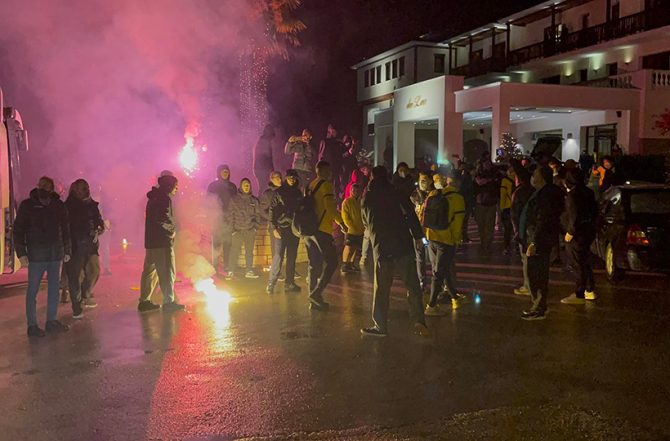 «Χαμός» για ΑΕΚ και Γιαννίκη στα Γιάννενα (pics+video)