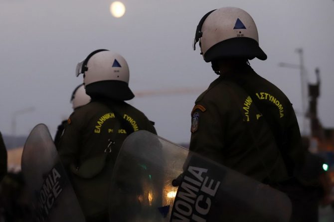 Ένταση στον σταθμό του Φαλήρου ανάμεσα σε οπαδούς του Ολυμπιακού και της Αϊντραχτ