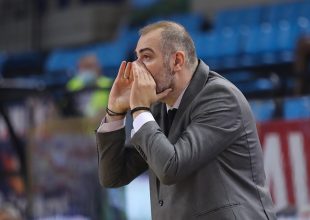 Εκνευρισμένος Δέδας: Δεν έκανε δηλώσεις και πήγε αποδυτήρια