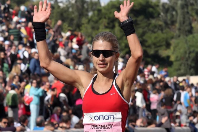 Σοκ με τον θάνατο της μαραθωνοδρόμου Ιορδανίδου: Την παρέσυρε φορτηγό ενώ έκανε ποδήλατο Σοκ με τον θάνατο της μαραθωνοδρόμου Ιορδανίδου: Την παρέσυρε φορτηγό ενώ έκανε ποδήλατο